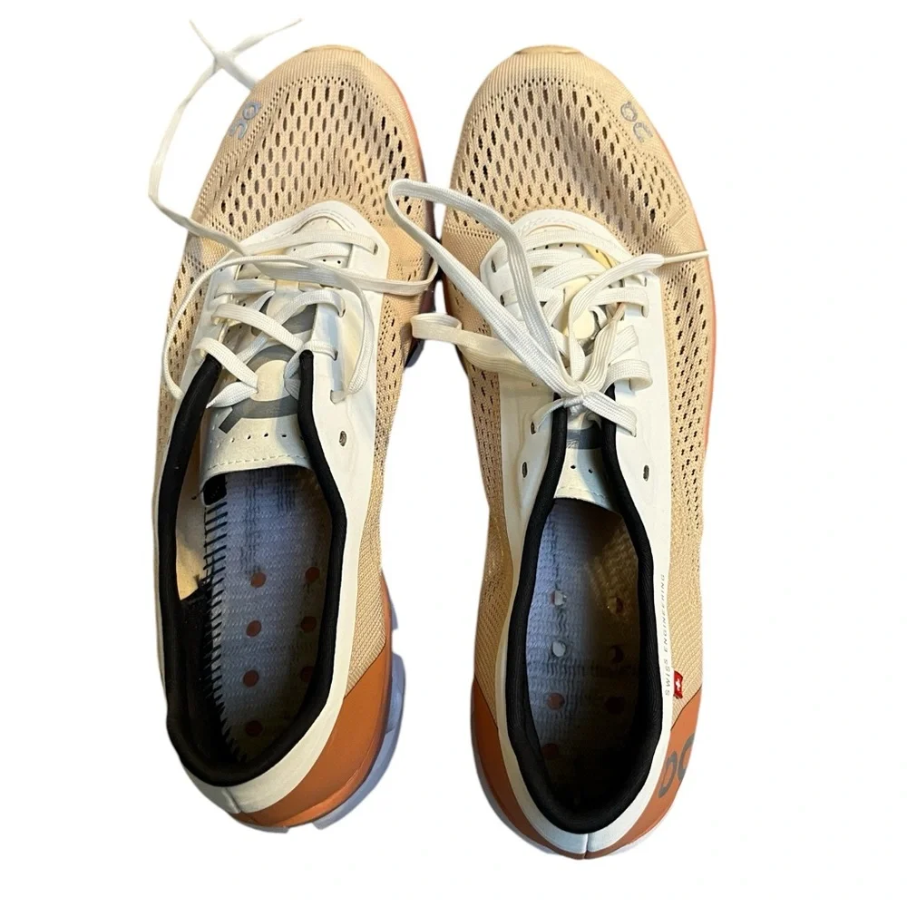Onclouds woman’s Cloudbloom size 10